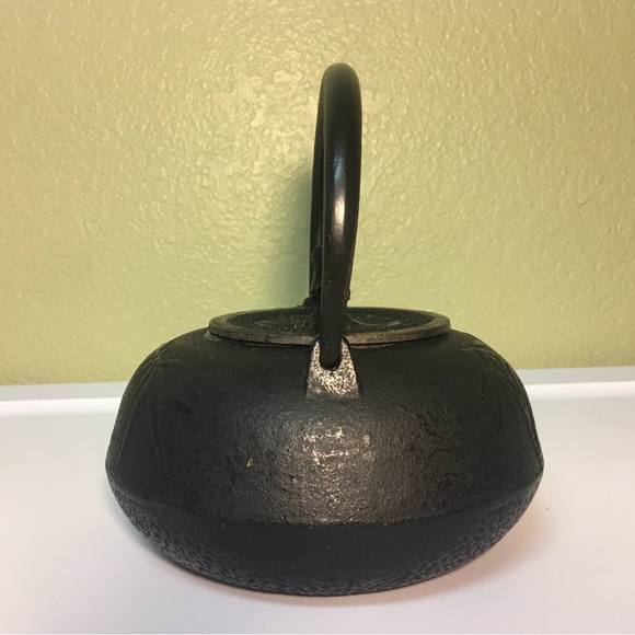 Cast Iron Japanese Tetsu Kyushu Tea Pot - Picture 2 of 12